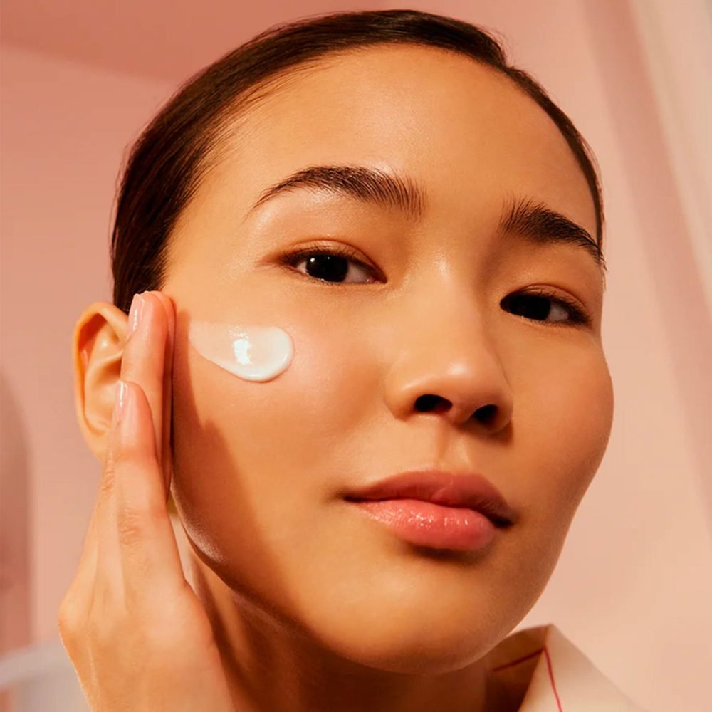 Hydra-Soothing Milky Moisturiser - Image 2