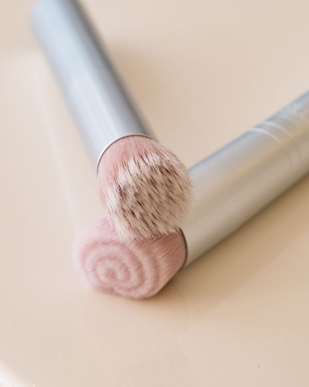 Skin2Skin Blush Brush - Image 2